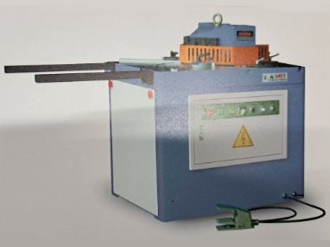 Hydraulic notching machine